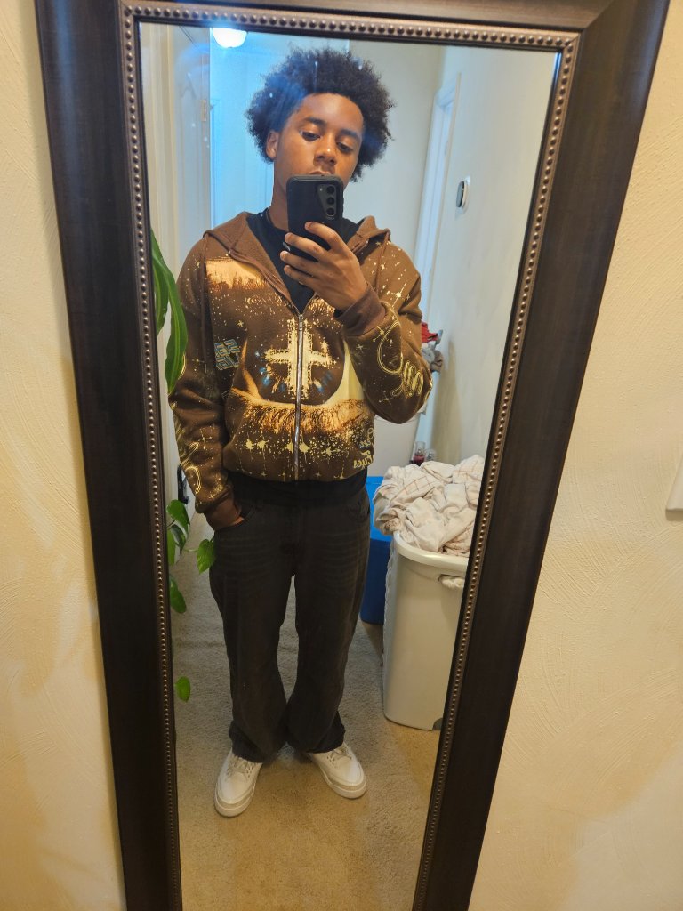 Shared outfit photo