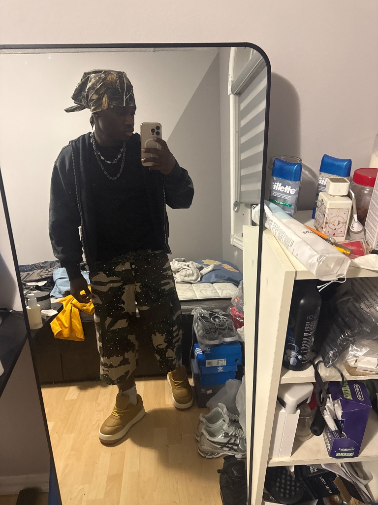 Shared outfit photo