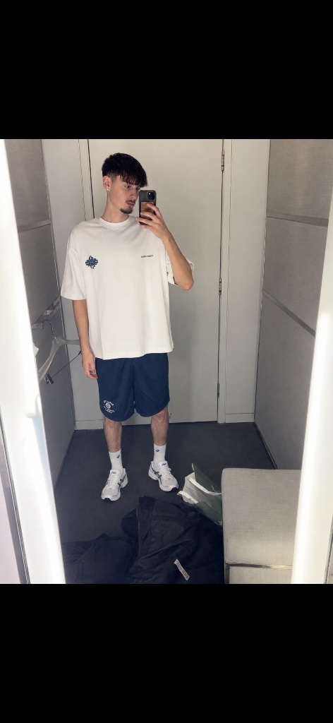 Shared outfit photo