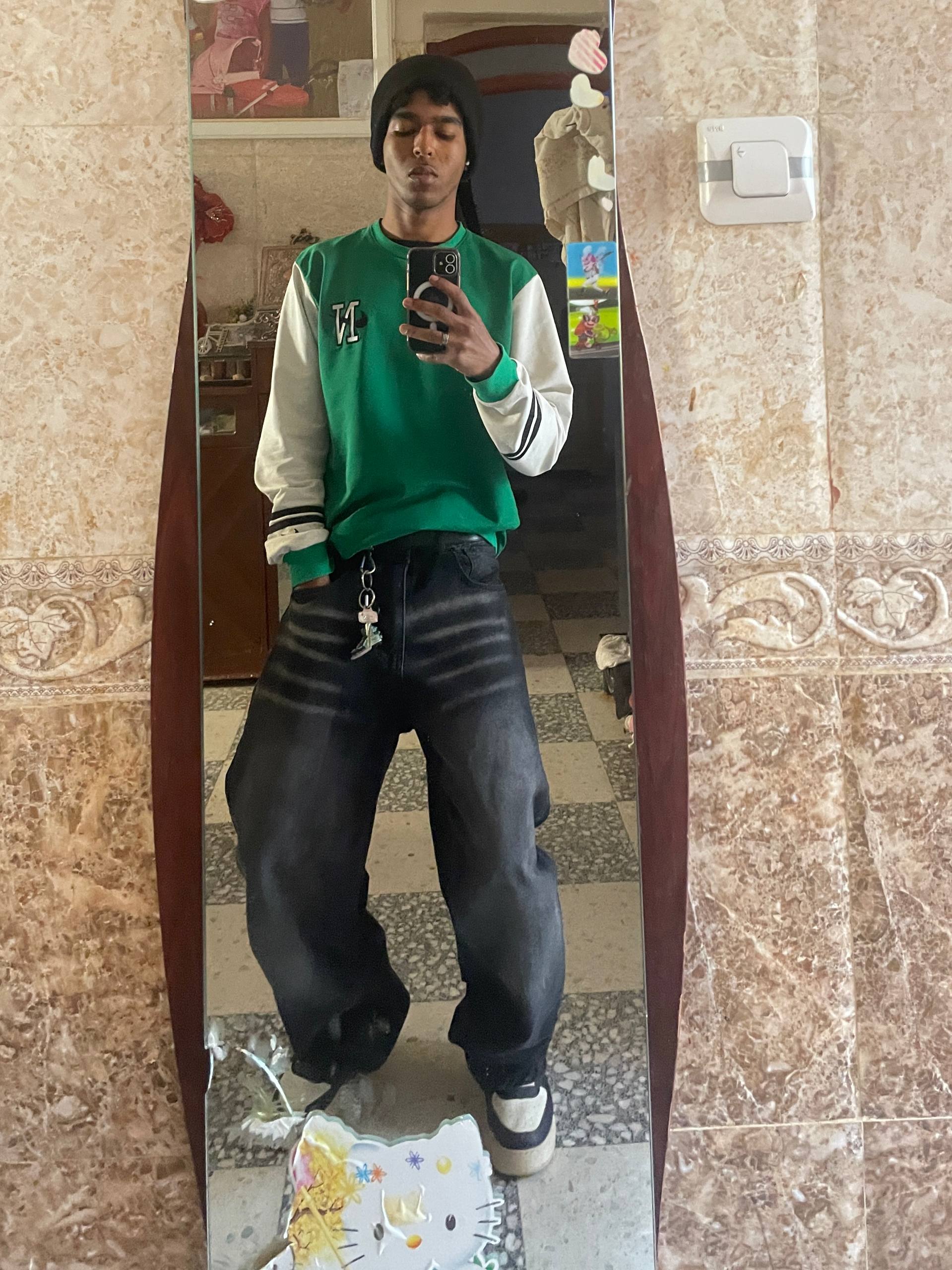 Shared outfit photo