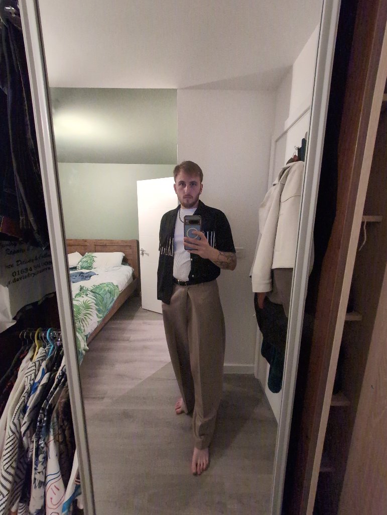 Shared outfit photo